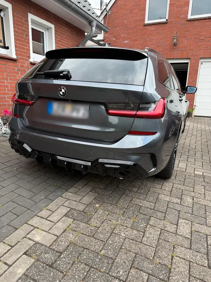 Gebraucht BMW 330e 292 PS (214 kW) 2022 Grau Kombi