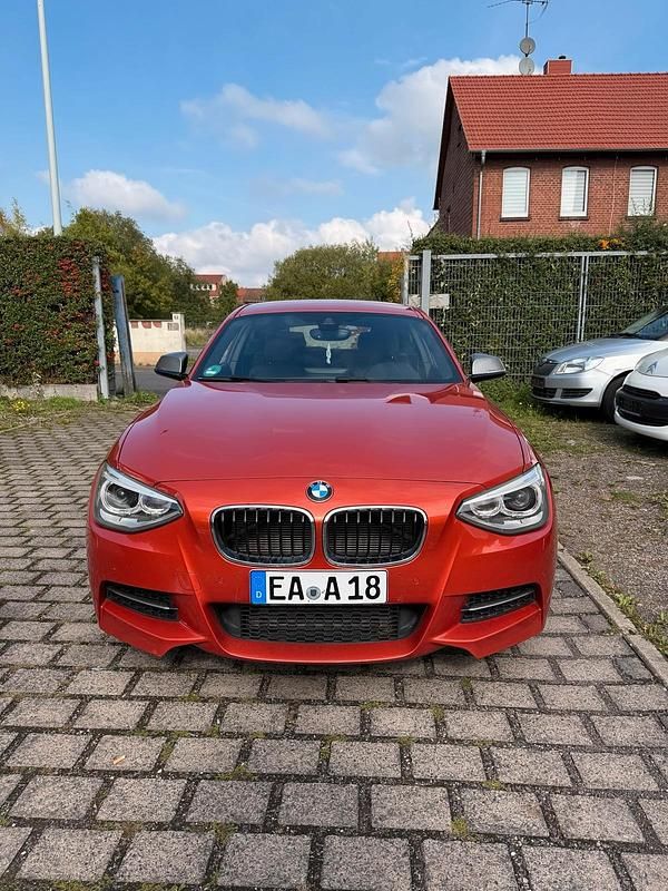 Orange Gebraucht 2014 BMW M135 Kleinwagen | 14.900 € (Superpreis) - Bild 1/4