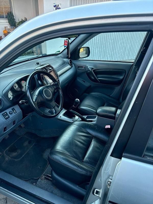 Gebraucht Toyota RAV4 150 PS (110 kW) 2003 Grau SUV