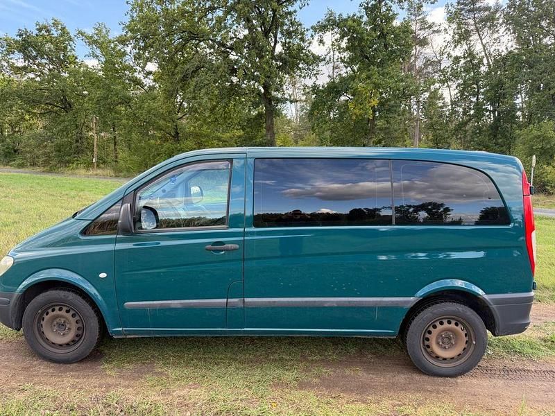 Grün Gebraucht 2004 Mercedes Vito Van / Kleinbus | 3.900 € (Fairer Preis) - Bild 1/4