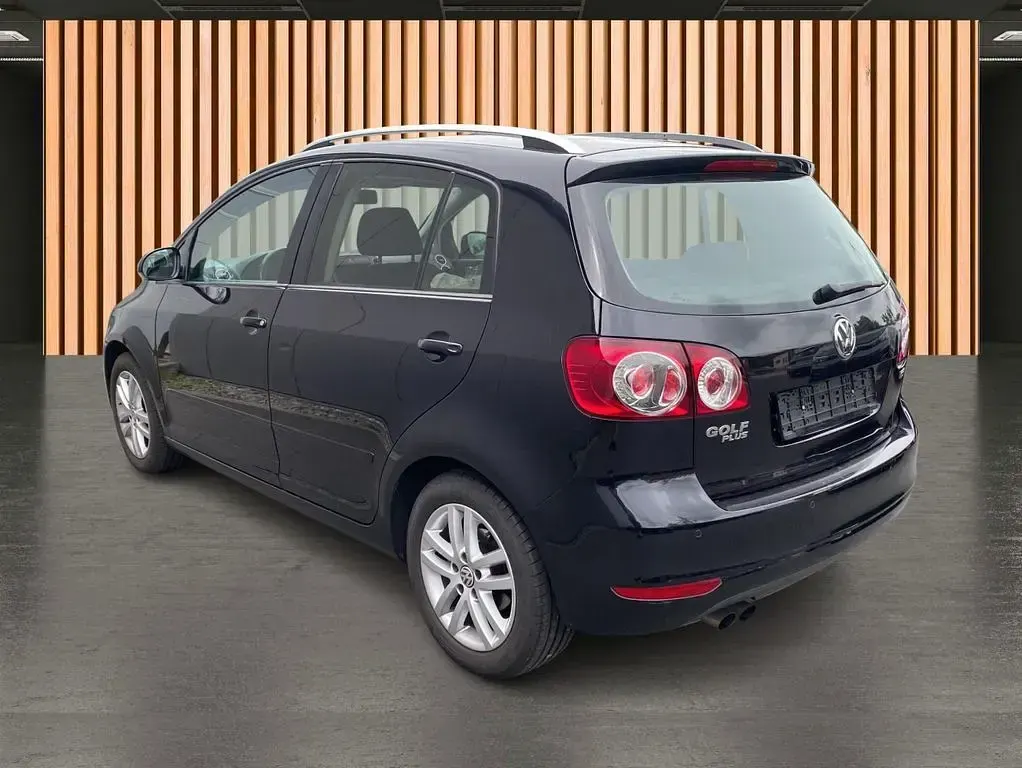 Gebraucht VW Golf VI Highline 122 PS (89 kW) 2010 Schwarz deep black perleffekt (metallic) Kleinwagen