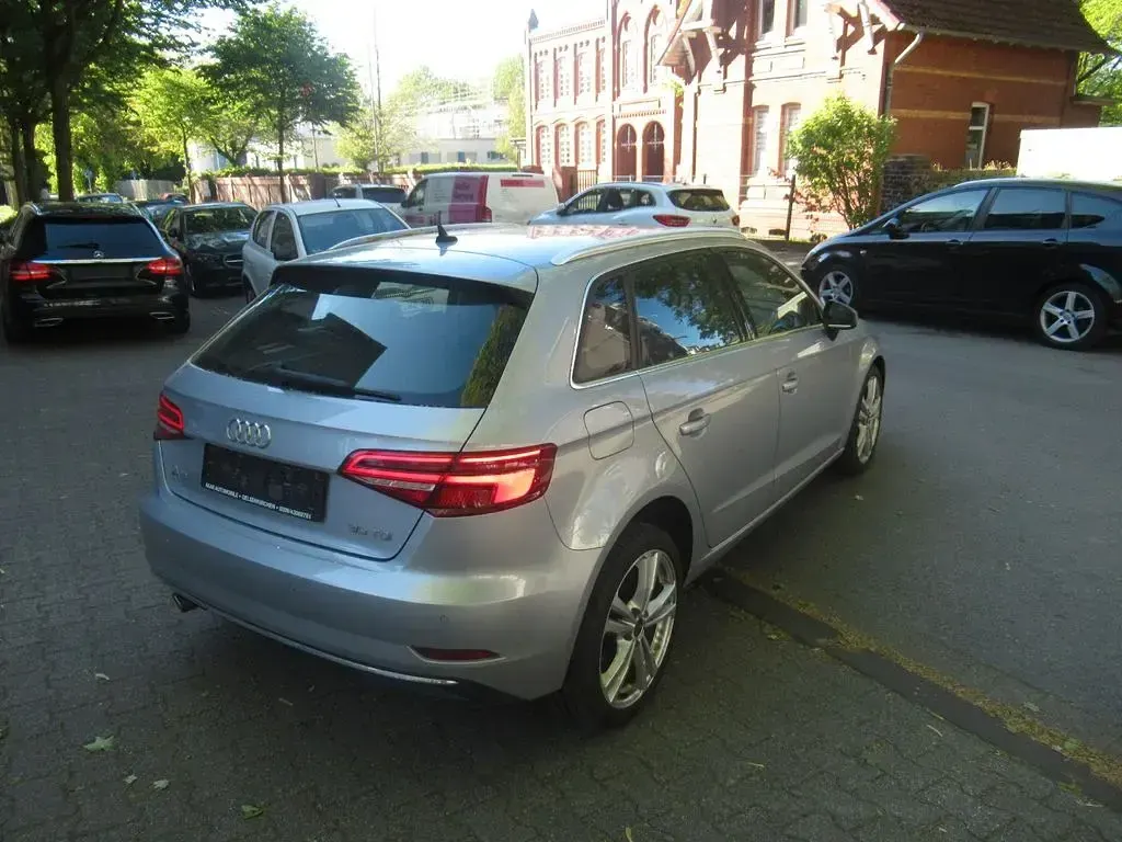 Używany Audi A3 Design 116 KM (85 kW) 2019 Srebrny Sedan/Limuzyna