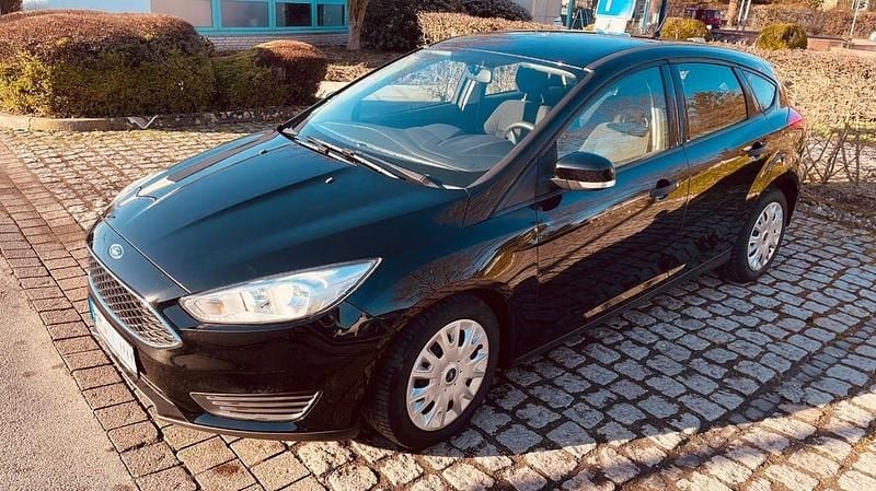Gebraucht Ford Focus Ambiente 101 PS (74 kW) 2016 Schwarz Limousine