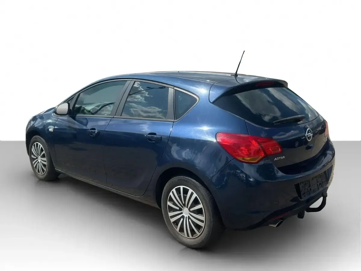 Gebraucht Opel Astra Design Edition 140 PS (102 kW) 2011 Blau Limousine