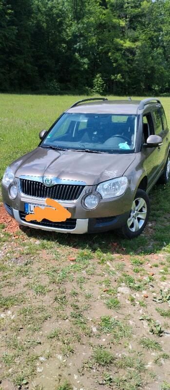 Braun Gebraucht 2010 Skoda Yeti SUV | 5.757 € - Bild 1/4