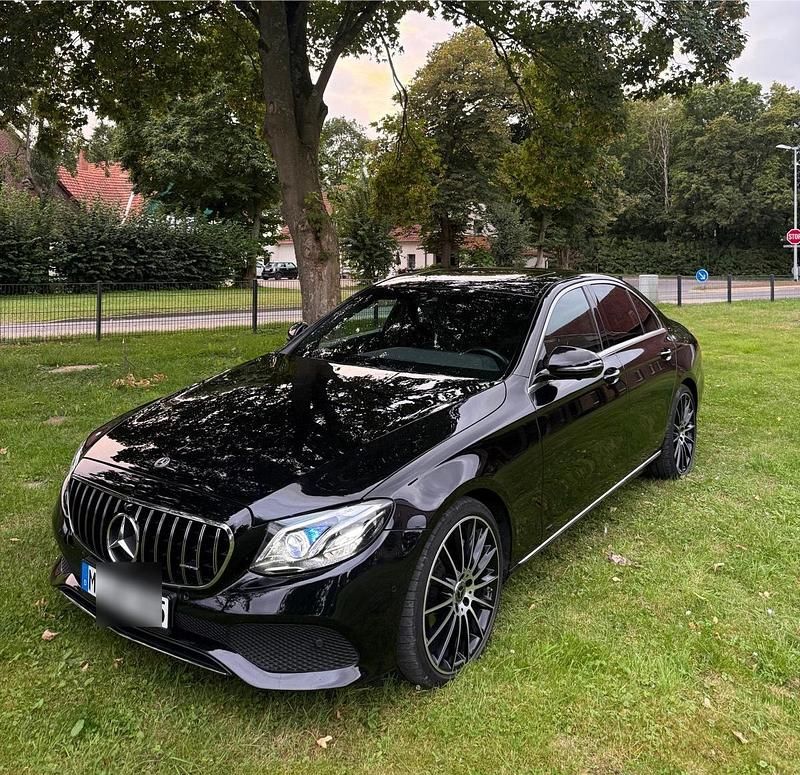 Schwarz Gebraucht 2016 Mercedes E350 Limousine | 25.499 € (Etwas zu teuer) - Bild 1/4