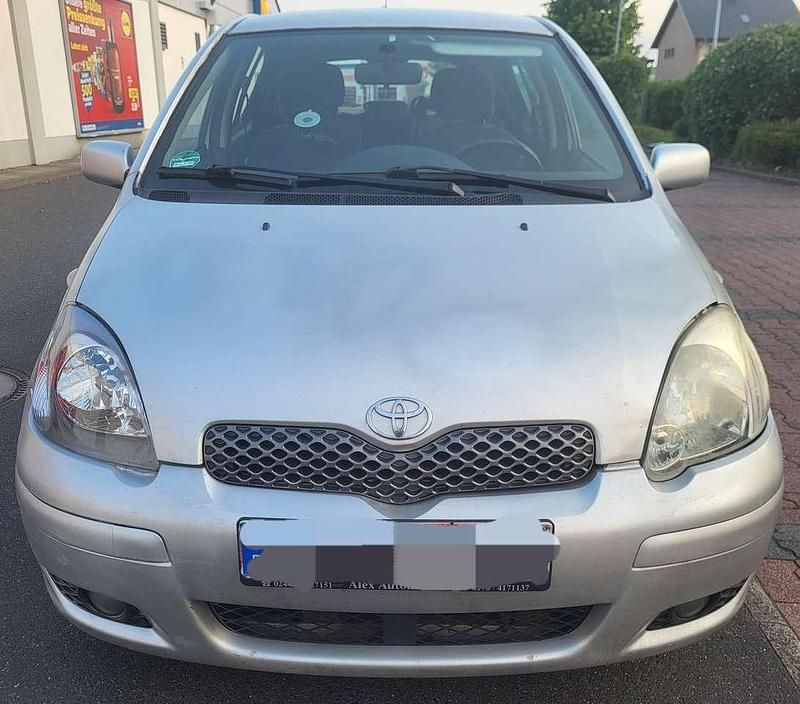Silber Gebraucht 2005 Toyota Yaris Edition Kleinwagen | 1.499 € (Fairer Preis) - Bild 1/4