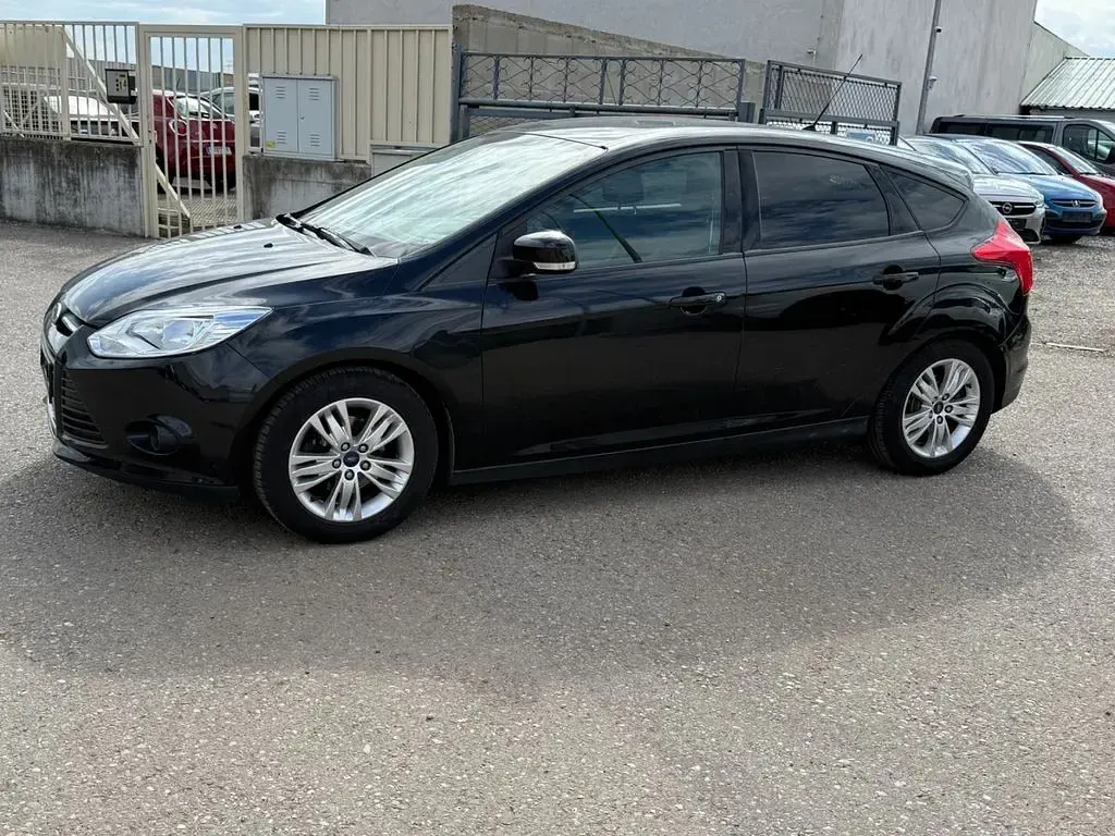Gebraucht Ford Focus Trend 95 PS (69 kW) 2012 Schwarz Limousine