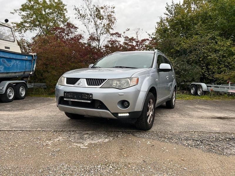 Silber Gebraucht 2009 Mitsubishi Outlander Intense SUV | 2.990 € (Superpreis) - Bild 1/4