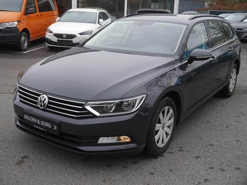 Gebraucht VW Passat 150 PS (110 kW) 2019 Grau Kombi