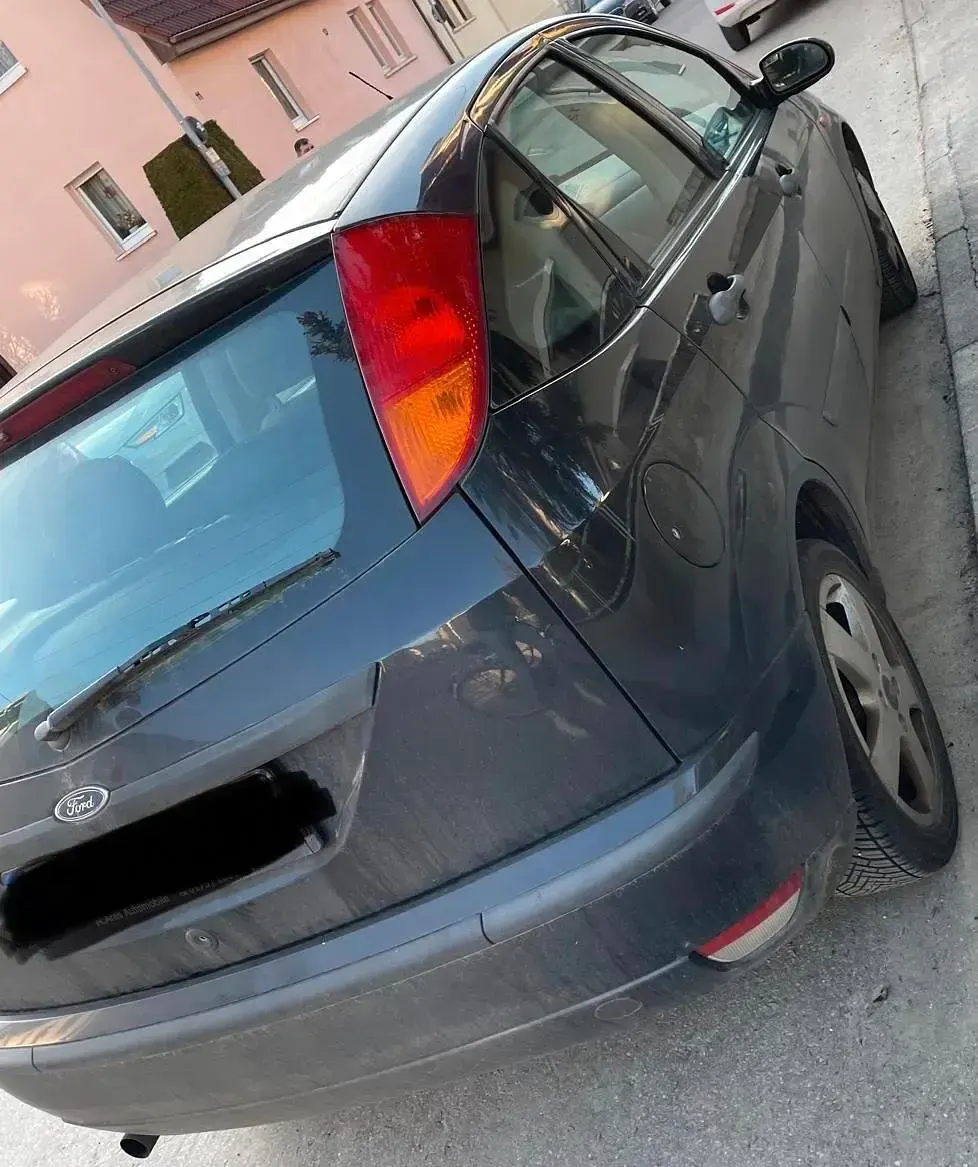 Usado Ford Focus 115 CV (84 kW) 2004 Negro Utilitario