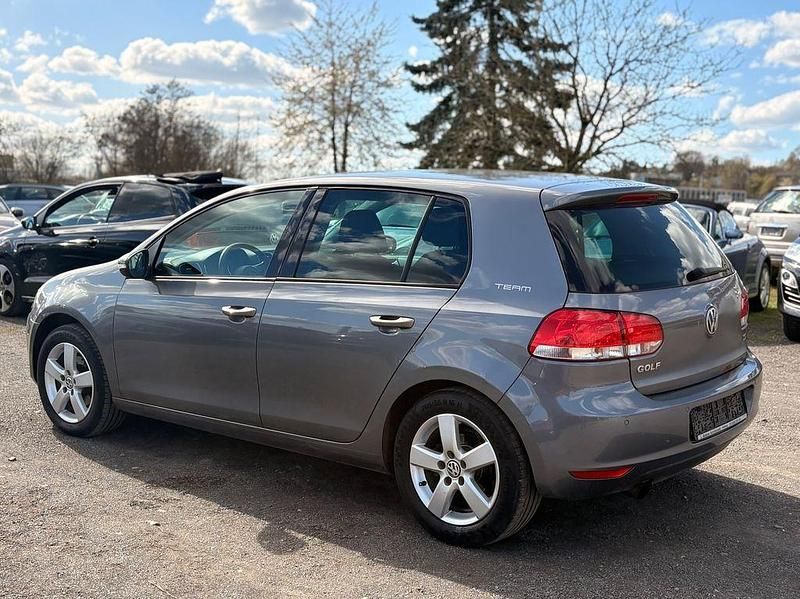 Gebraucht VW Golf VI Team 105 PS (77 kW) 2010 Grau Kleinwagen