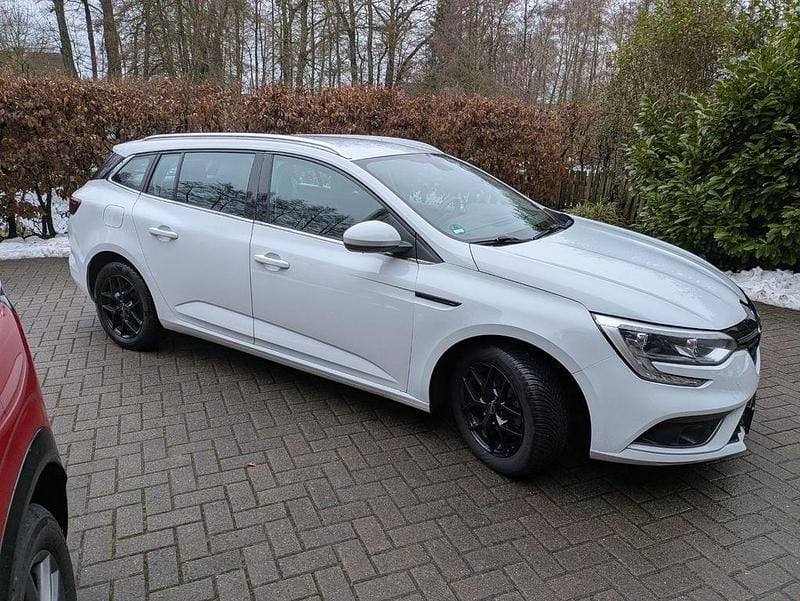 Weiß Gebraucht 2018 Renault Mégane IV Business Limousine | 9.980 € (Etwas zu teuer) - Bild 1/4