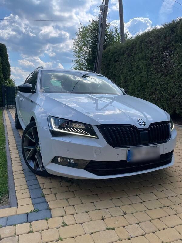 Weiß Gebraucht 2016 Skoda Superb SportLine Kombi | 19.100 € (Fairer Preis) - Bild 1/4