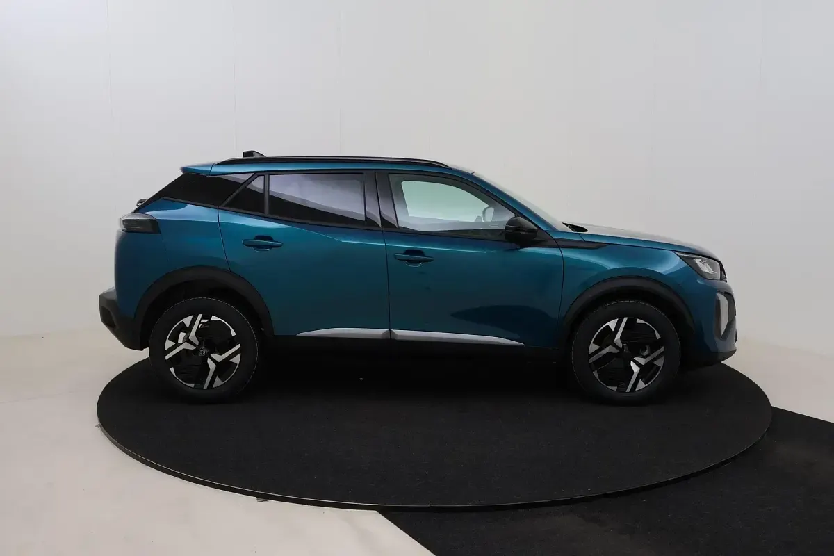 Neu Peugeot 2008 Allure 101 PS (74 kW) 2026 Obsession blue SUV