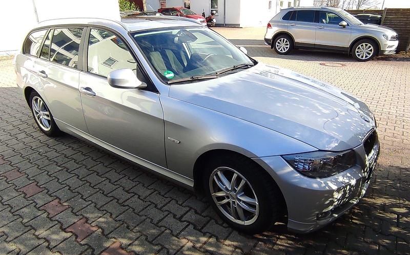 Gebraucht BMW 320 184 PS (135 kW) 2010 Silber Kombi