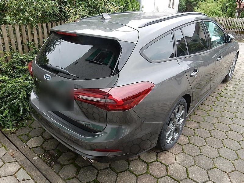 Neu Ford Focus ST-Line 155 PS (114 kW) 2025 Grau Kombi