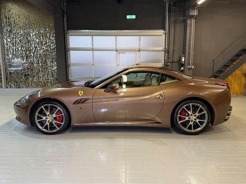 Second-hand Ferrari California 460 CP (338 kW) 2011 Maro Cabrio