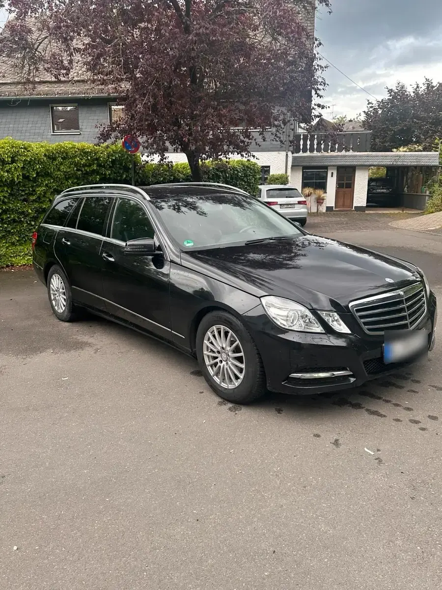 Gebraucht Mercedes E220 170 PS (125 kW) 2012 Schwarz Kombi