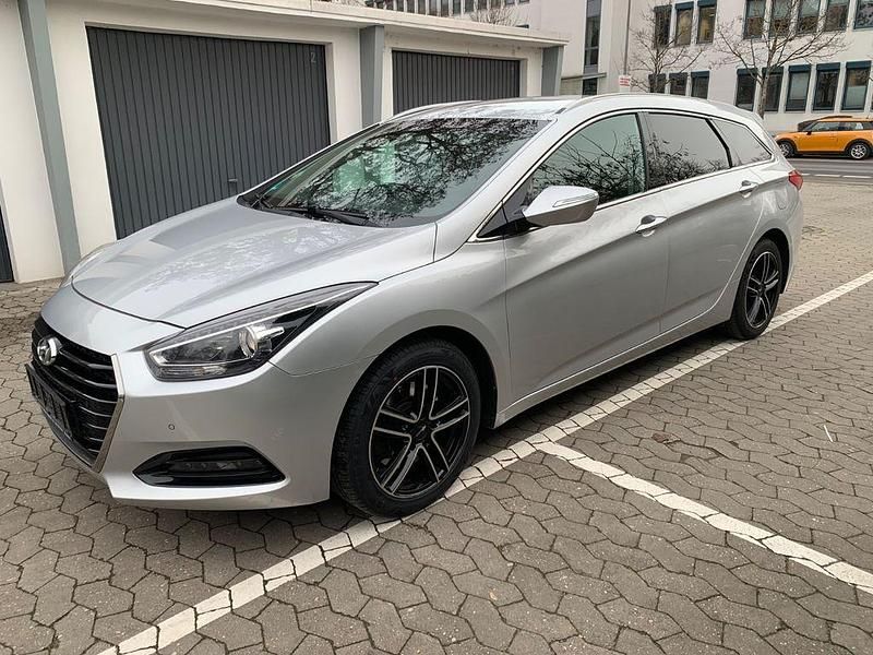 Gebraucht Hyundai i40 Trend 165 PS (121 kW) 2018 Silber Kombi