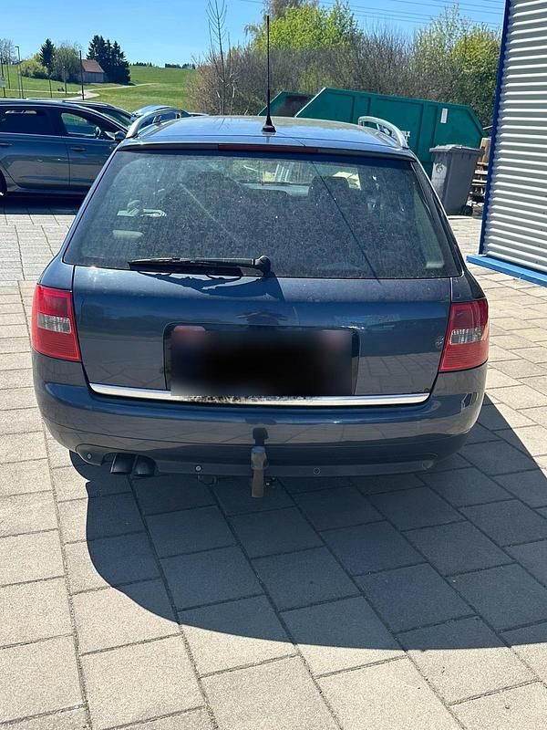 Second-hand Audi A6 163 CP (119 kW) 2003 Albastru Break