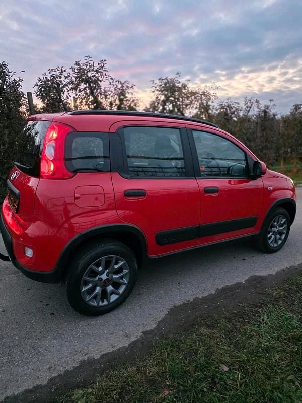 Rot Gebraucht 2021 Fiat Panda 4x4 Kleinwagen | 13.800 € (Superpreis) - Bild 1/4
