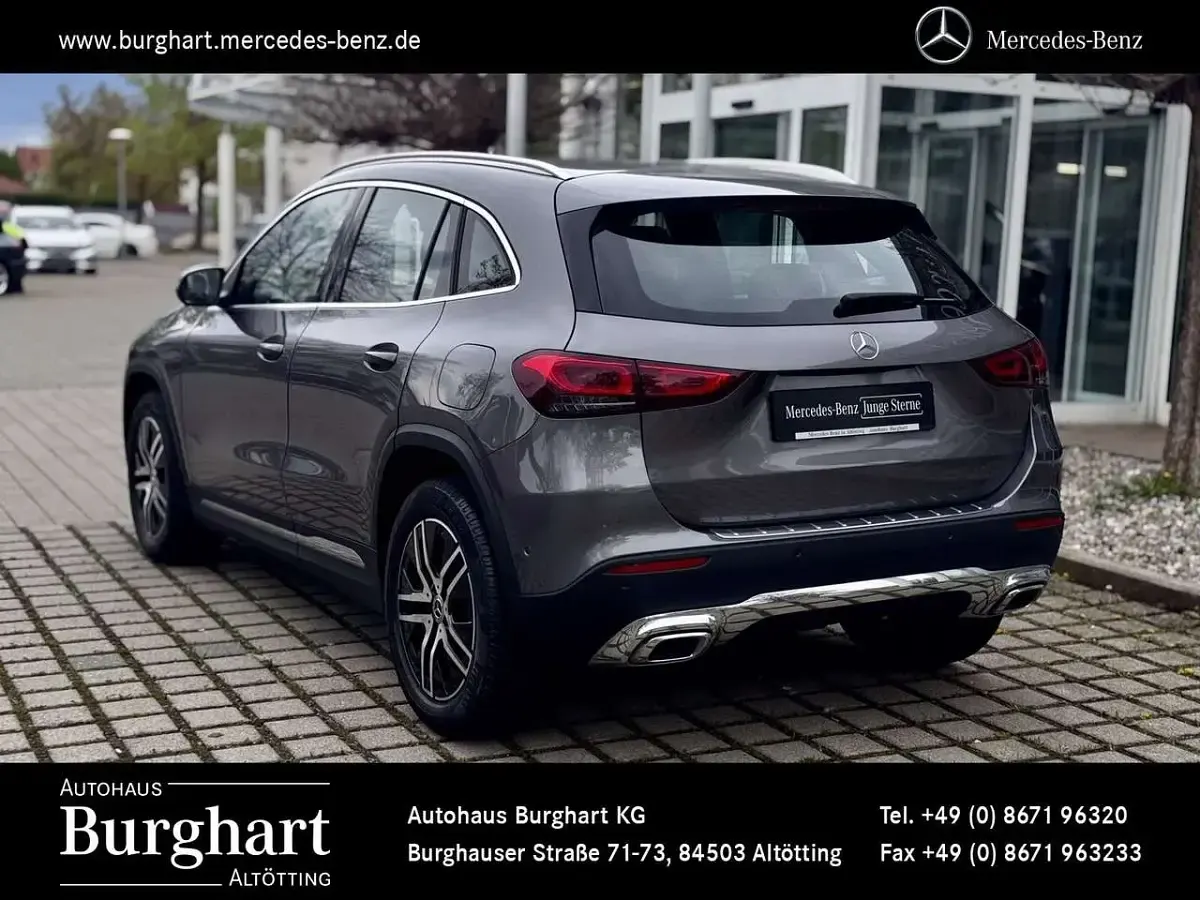 Gebraucht Mercedes GLA200 Progressive 163 PS (119 kW) 2023 Lack mountaingrau SUV