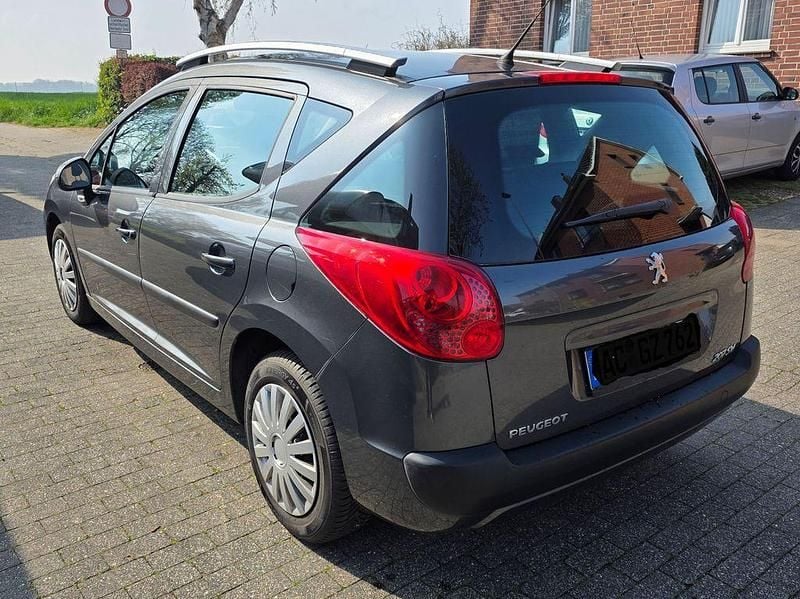 Gebraucht Peugeot 207 Tendance 92 PS (67 kW) 2011 Grau Kombi