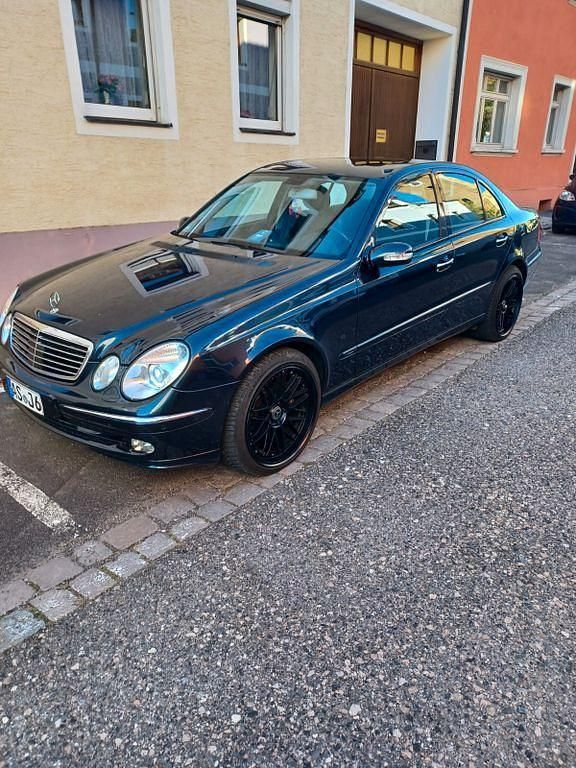 Schwarz Gebraucht 2003 Mercedes E500 Avantgarde Limousine | 5.999 € (Guter Preis) - Bild 1/4