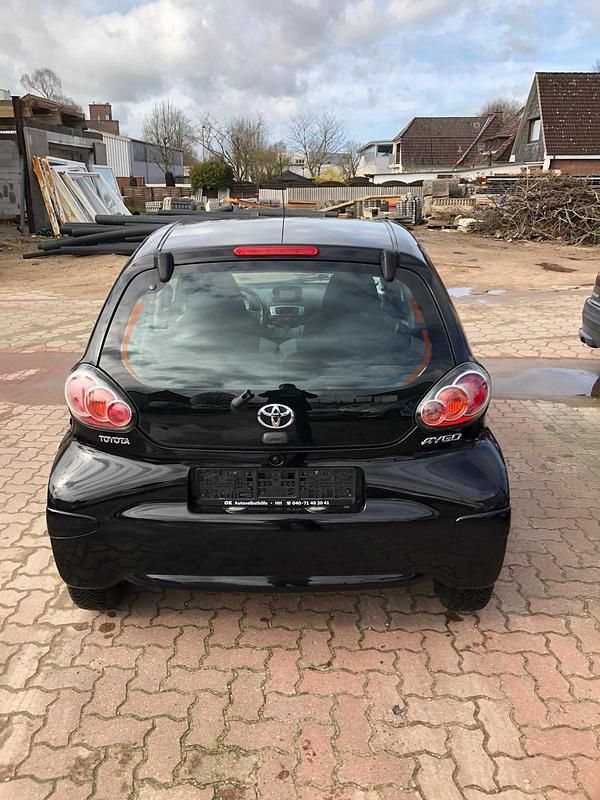 Gebraucht Toyota Aygo 68 PS (50 kW) 2014 Schwarz Kleinwagen