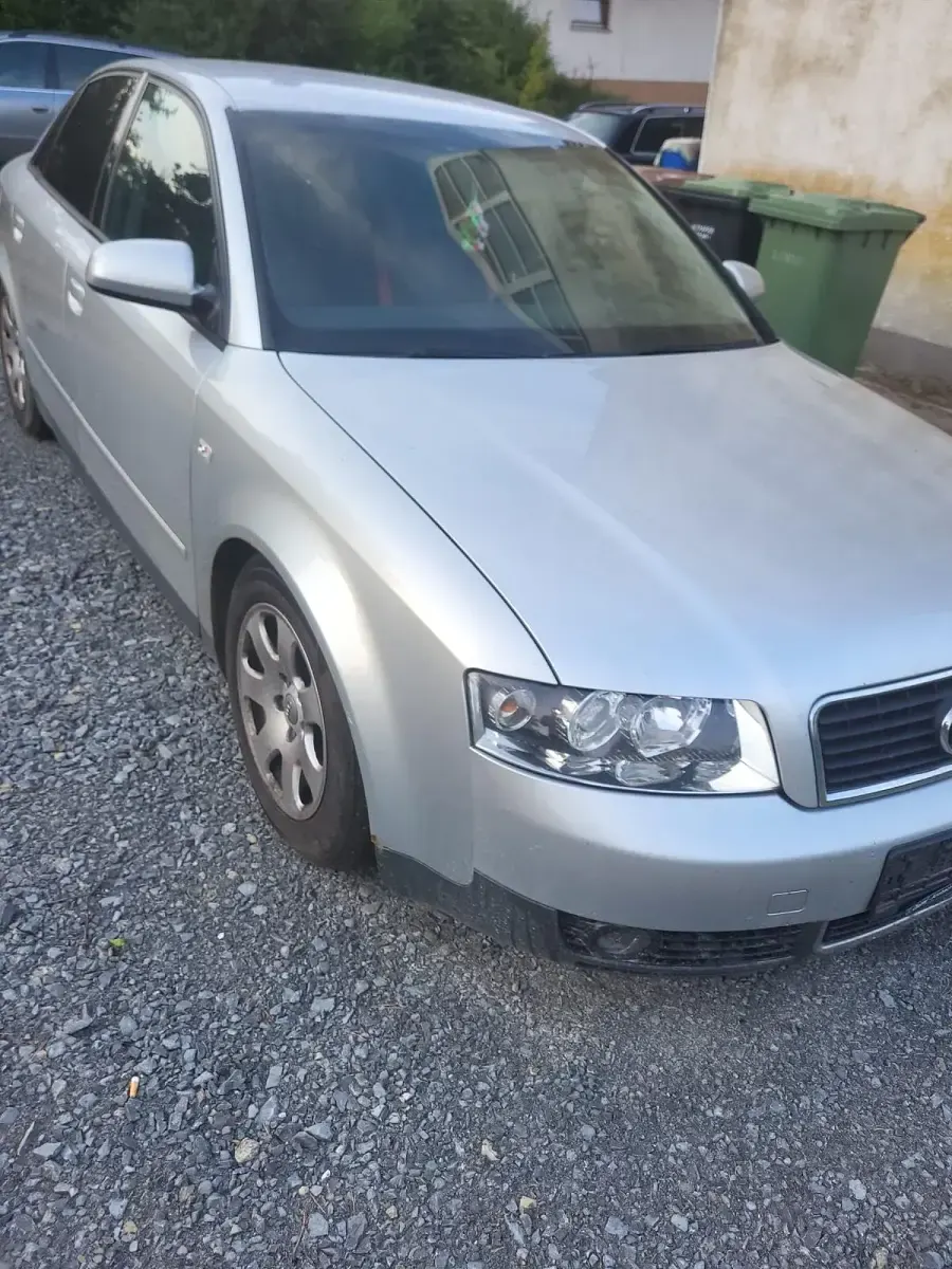 Gebraucht Audi A4 102 PS (75 kW) 2001 Silber Limousine