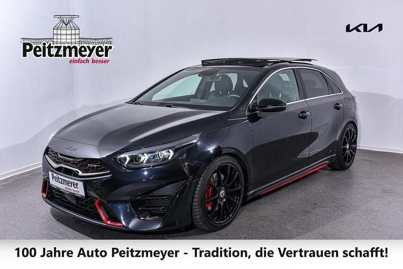 (1k) black pearl m Gebraucht 2022 Kia Ceed GT Limousine | 31.990 € (Teuer) - Bild 1/4