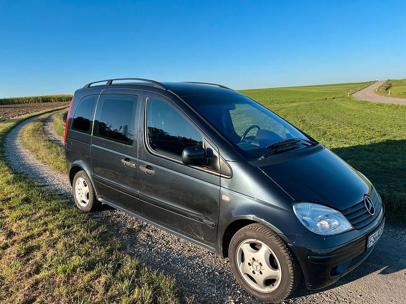 Blau Gebraucht 2002 Mercedes Vaneo Van / Kleinbus | 1.800 € (Fairer Preis) - Bild 1/4