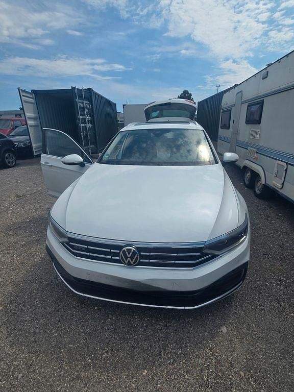 Weiß Gebraucht 2021 VW Passat GTE Limousine | 29.000 € (Guter Preis) - Bild 1/4