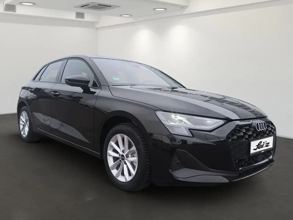 Gebraucht Audi A3 Ambiente 116 PS (85 kW) 2025 Brillantschwarz Limousine
