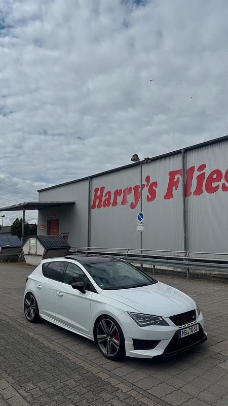 Weiß Gebraucht 2014 Cupra Leon Limousine | 15.500 € (Fairer Preis) - Bild 1/4