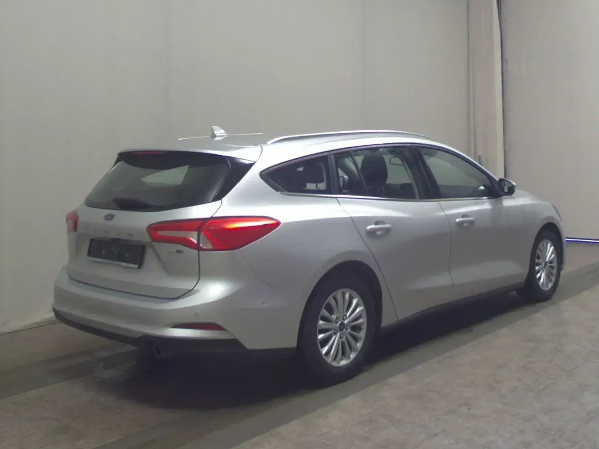 Gebraucht Ford Focus Titanium 125 PS (91 kW) 2021 Silber Kombi