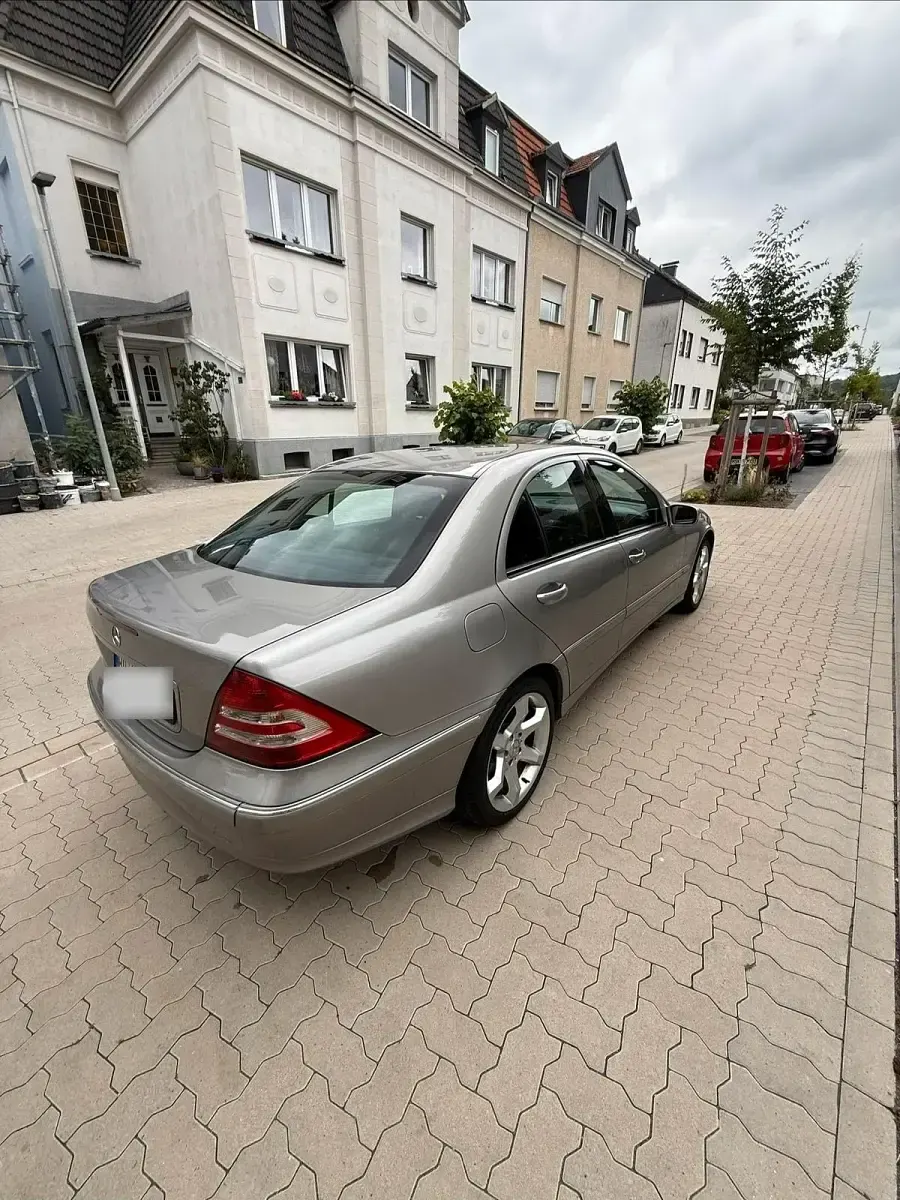 Gebraucht Mercedes C220 150 PS (110 kW) 2006 Silber Limousine