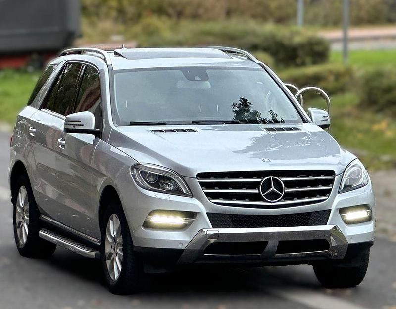 Silber Gebraucht 2012 Mercedes ML350 SUV | 19.710 € (Fairer Preis) - Bild 1/4