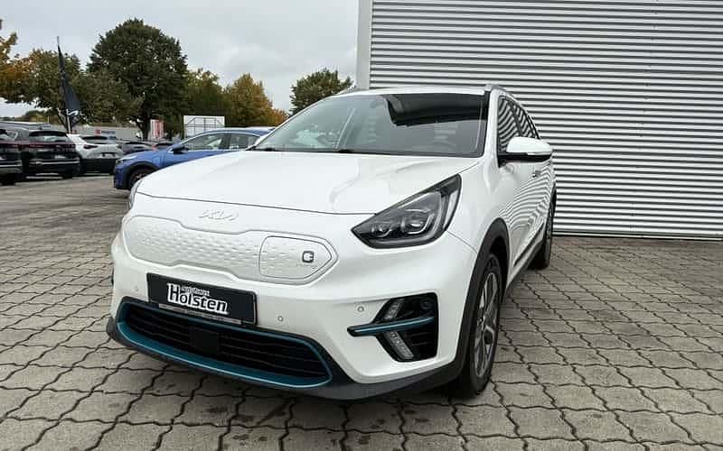 Weiß Gebraucht 2022 Kia e-Niro Spirit SUV | 20.850 € (Superpreis) - Bild 1/4