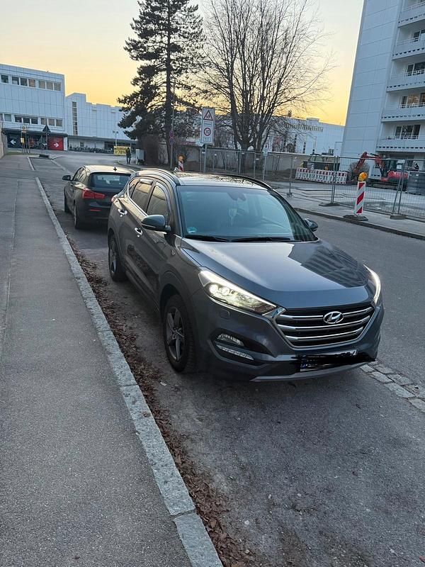 Gebraucht Hyundai Tucson 184 PS (135 kW) 2016 Silber SUV