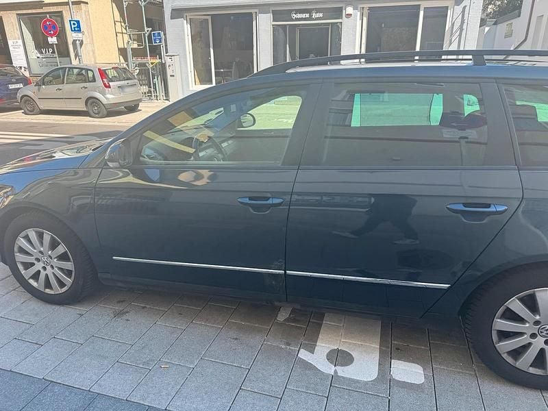 Gebraucht VW Passat 140 PS (102 kW) 2006 Blau Kombi