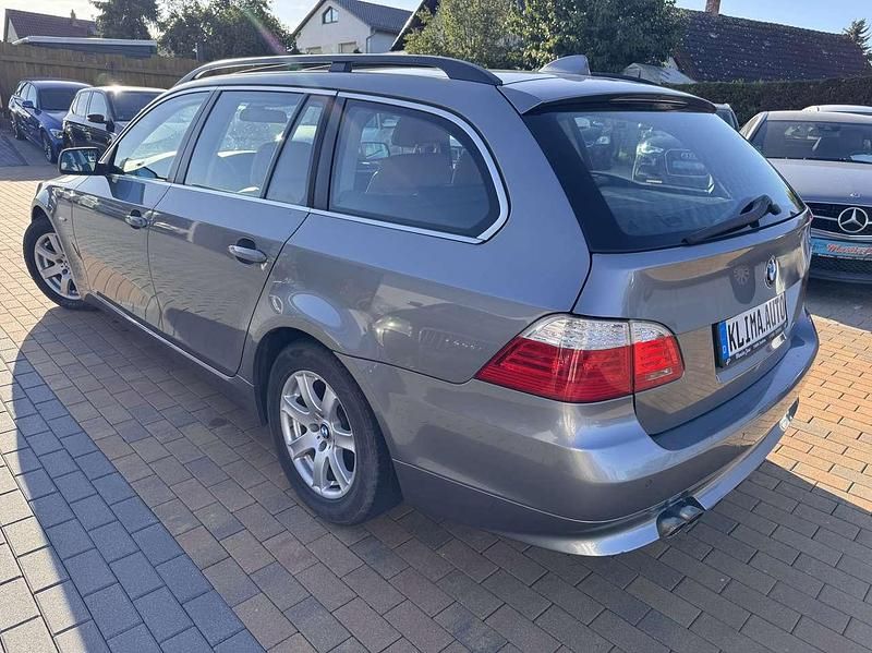 Gebraucht BMW 525 197 PS (144 kW) 2007 Grau Kombi