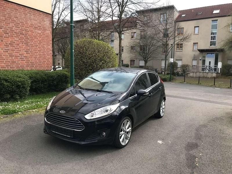 Schwarz Gebraucht 2016 Ford Fiesta Celebration Limousine | 6.999 € (Superpreis) - Bild 1/4
