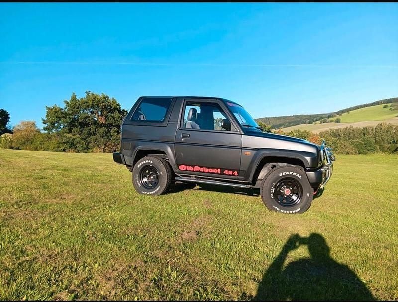 Grau Gebraucht 1990 Daihatsu Rocky SUV | 6.749 € - Bild 1/4
