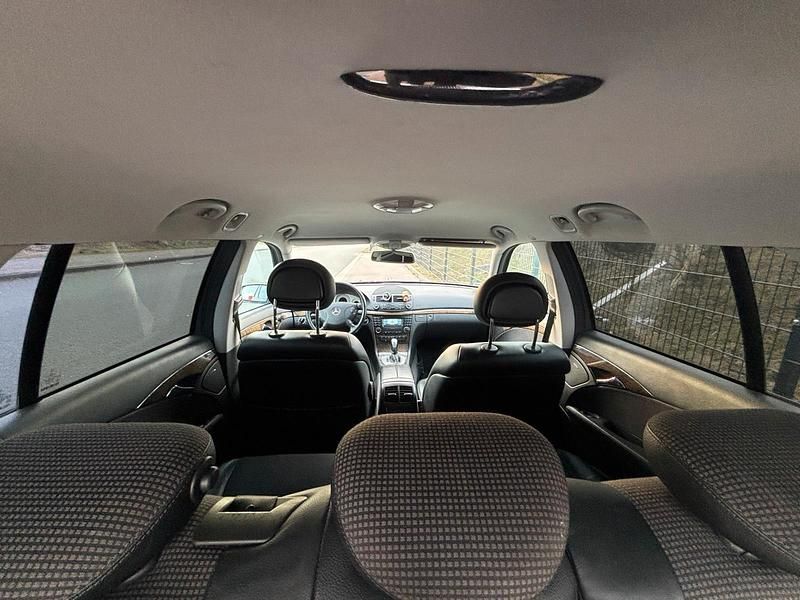 Gebraucht Mercedes E220 Avantgarde 150 PS (110 kW) 2004 Schwarz Kombi