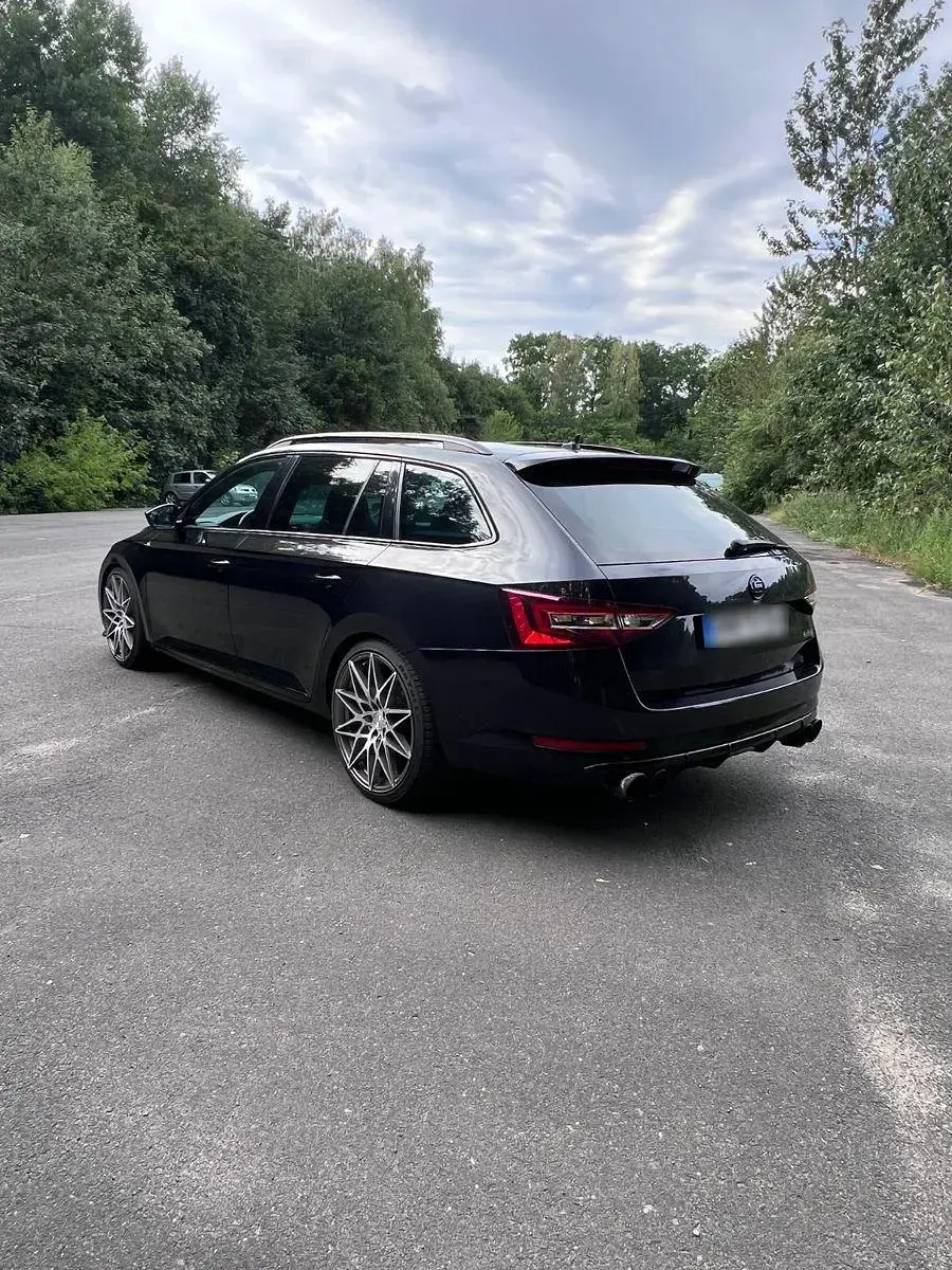 Gebraucht Skoda Superb SportLine 179 PS (131 kW) 2017 Schwarz Kombi