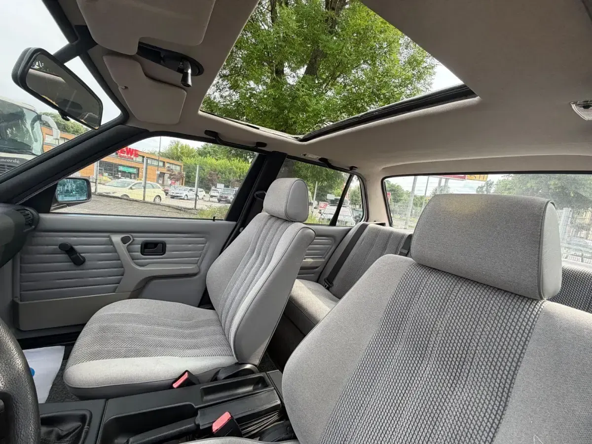 Gebraucht BMW 316 99 PS (72 kW) 1990 Silber Limousine