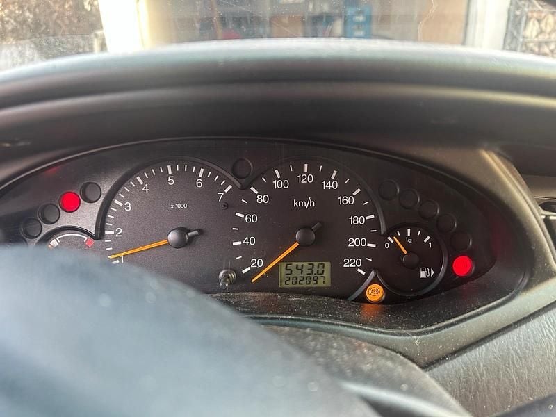 Gebraucht Ford Focus 2001 Silber Kleinwagen