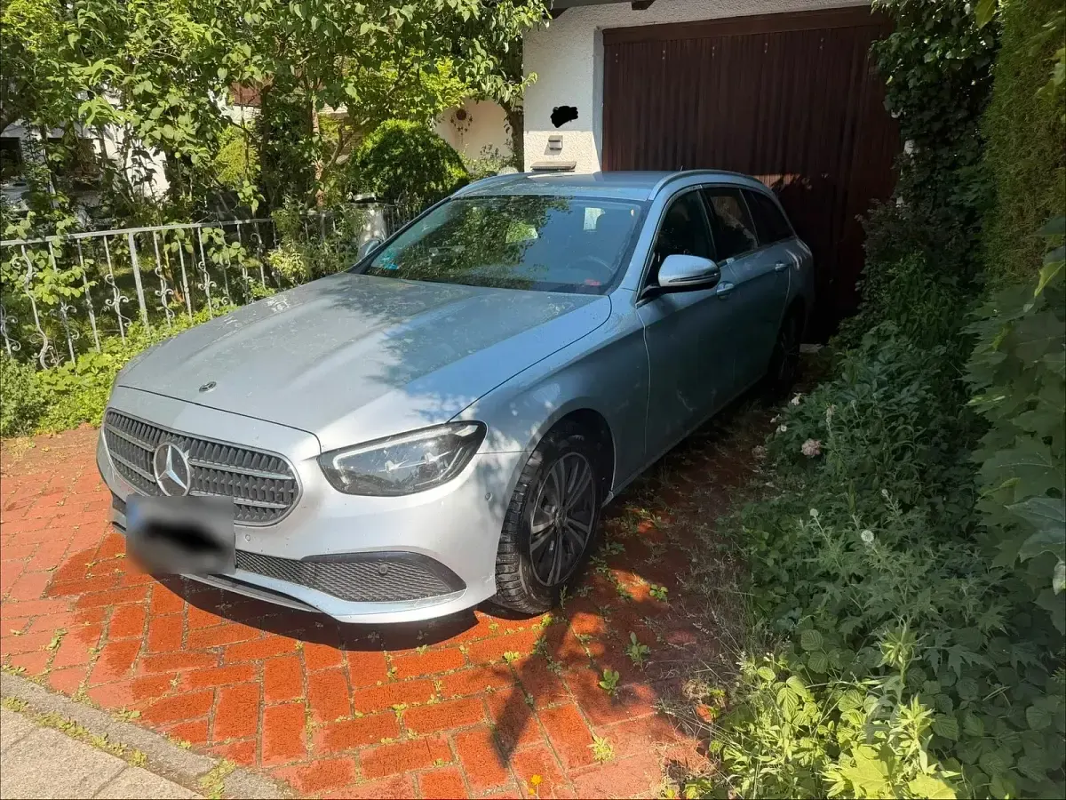 Gebraucht Mercedes E220 194 PS (142 kW) 2022 Silber Kombi